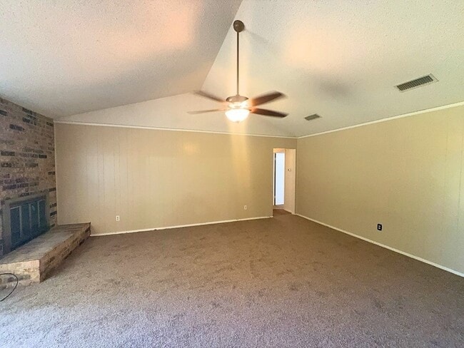 Photo - 1613 Edgehill Rd