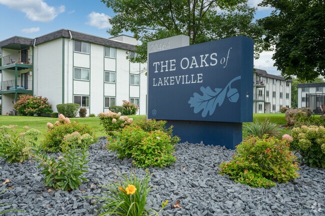 Building Photo - The Oaks of Lakeville