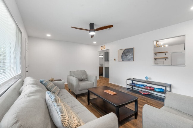 Building Photo - 11814 Flushing Dr Unit SI ID1472877P