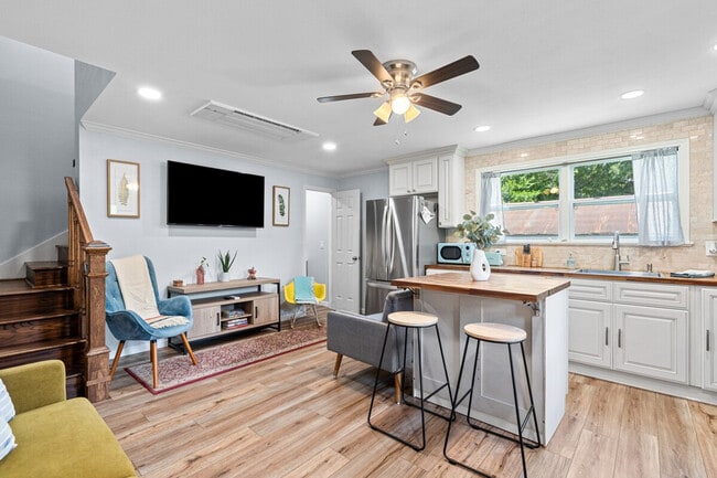 Building Photo - 2 Mead Dr Unit ID1354826P