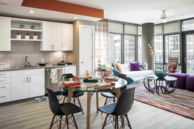 Photo - Insignia On M