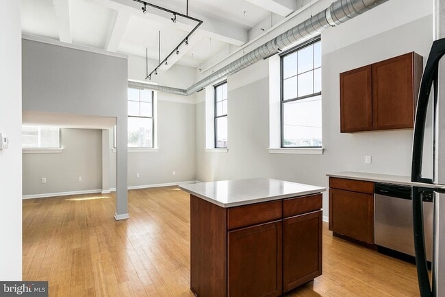 Photo - 1637-39 Poplar St Unit S2