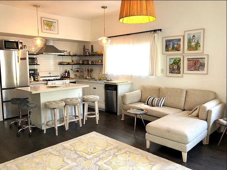 1860 N Summit Ave - 1860 N Summit Ave