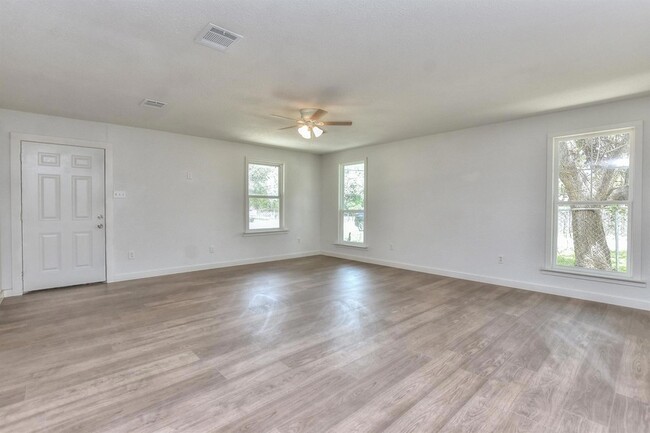 Photo - 641 Williams Ave