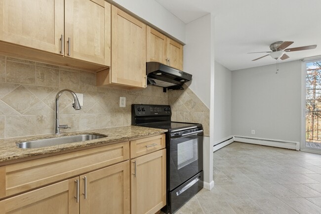 Photo - 450 Green Apartments