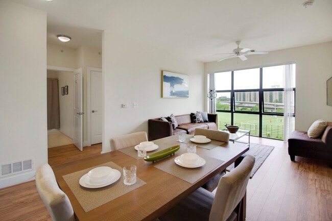 Building Photo - 200 S Peyton St Unit ID1395504P