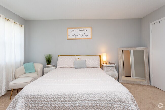 Master Bedroom - Mallard Cove Apartments