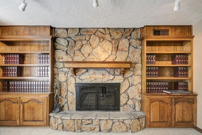 Photo - 805 Willow Ln