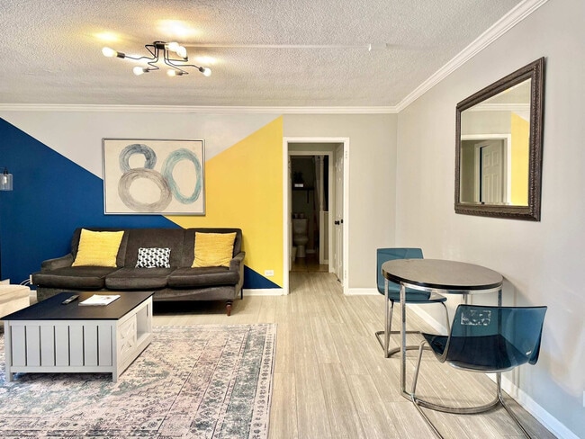 Building Photo - 300 W Peachtree St NW Unit SI ID1299355P