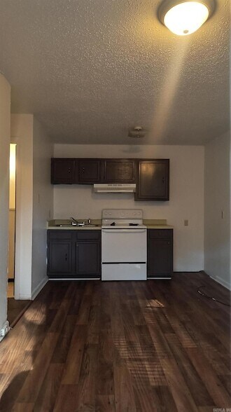 Photo - 2100 Sidney St