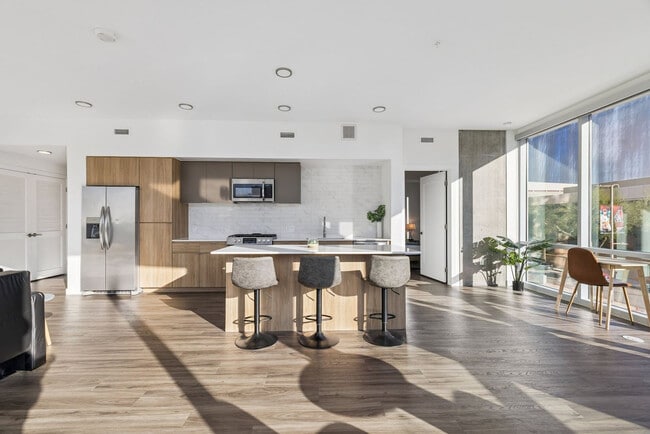 Photo - 222 E Jefferson St Unit ID1369273P