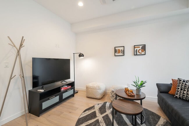 Building Photo - 6125 Sand Point Way NE Unit SI ID1036013P