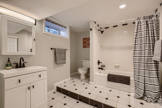 Photo - 1244 York St Unit ID1026267P