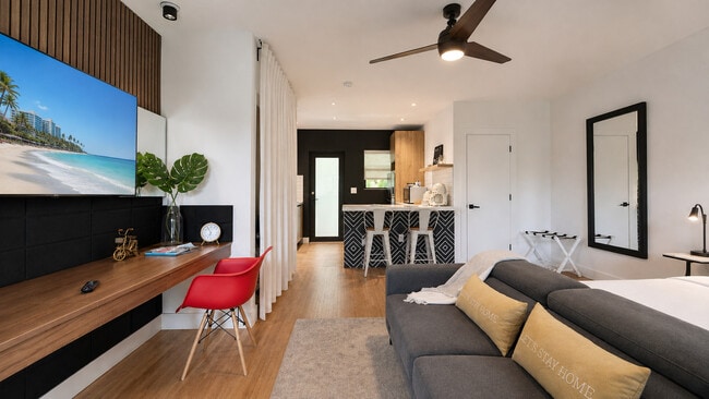 Building Photo - 740 SW 9th St Unit SI ID1605646P