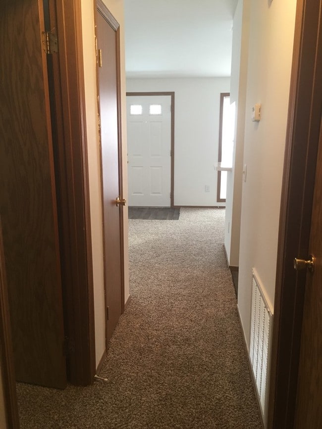 Kent Hallway (from bath to door) - Oak Forest Townhomes & Apartments