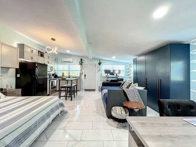 Building Photo - 1229 Berwyn Rd Unit ID1094226P