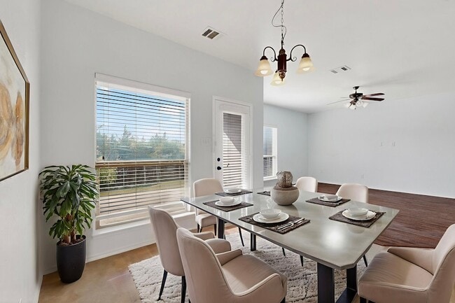 Photo - 1066 Carpenter Ct