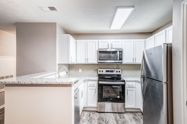 Building Photo - The Pointe at Stafford Apartment Homes