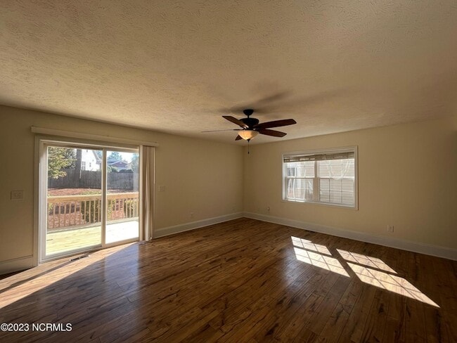 Photo - 117 Lightwater Dr