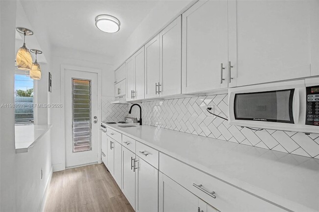 Building Photo - 60 NW 79th St Unit 10