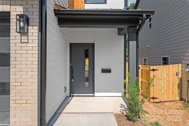 Photo - 2011 Wilson Ave