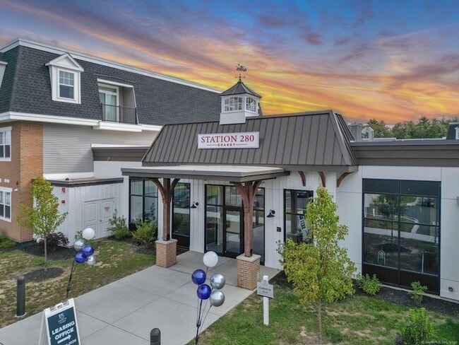 Building Photo - 280 Salmon Brook St Unit 2A101