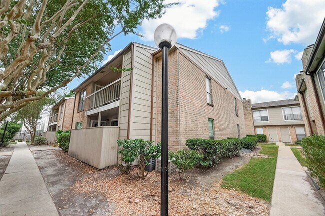 Photo - 2120 Wilcrest Dr Unit 220