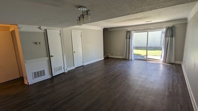 Photo - 901 Olmstead Dr