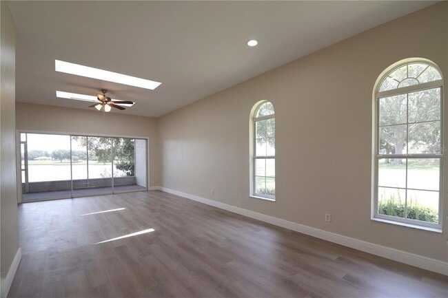 Photo - 21716 King John St