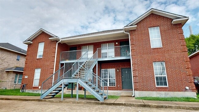 Building Photo - 1507 Hollow Hill Dr Unit A