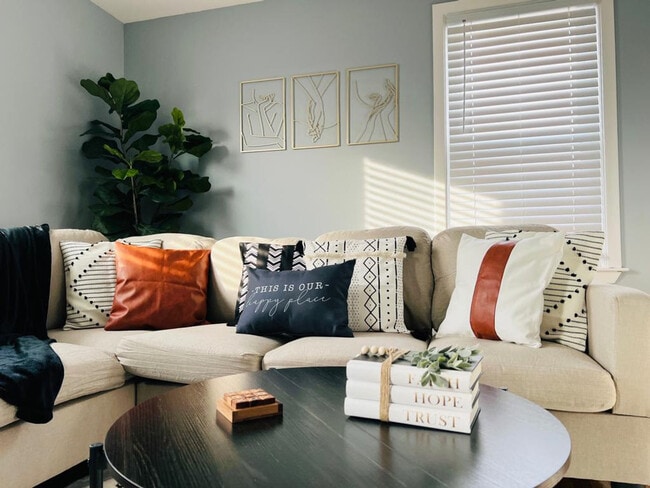 Building Photo - 508 Elm St Unit FL3-ID1347760P