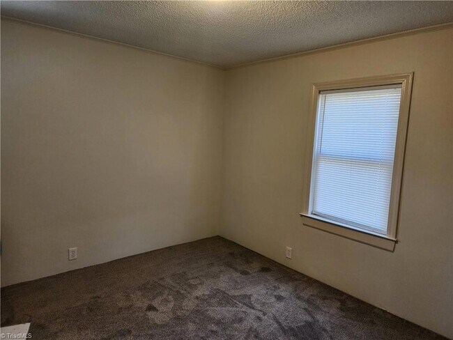 Photo - 148 Churchill Ln