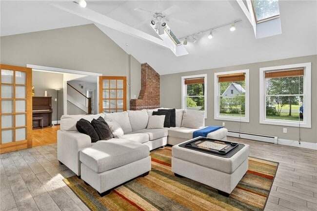 Photo - 204 Roat St