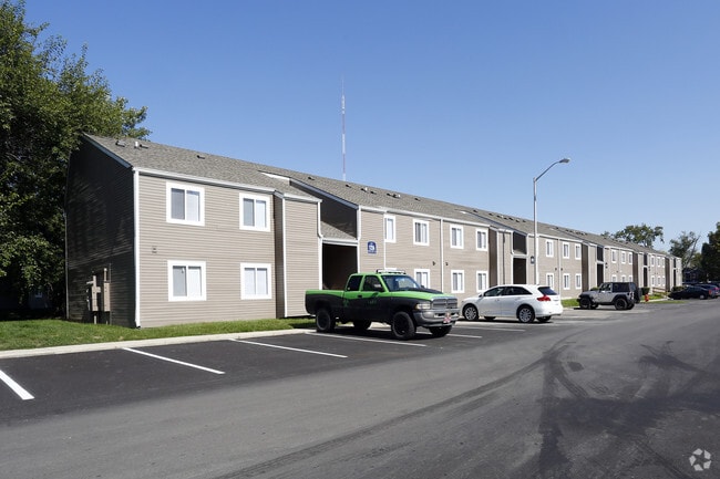 Building Photo - ReNew at The Crossing