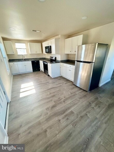 Photo - 34565 Main St