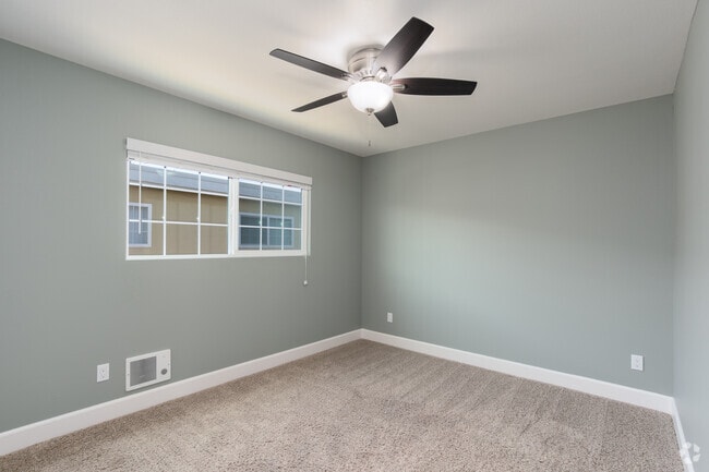 2BR, 1BA - Residence 1 Upgraded - Briarwood Apartments