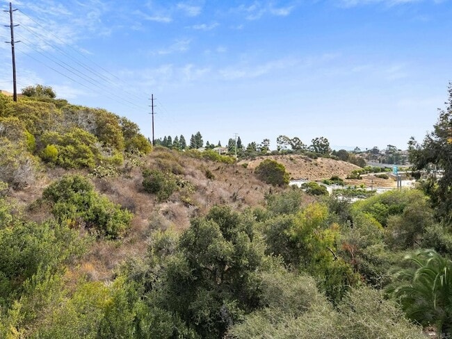 Building Photo - 1281 34th St Unit 5