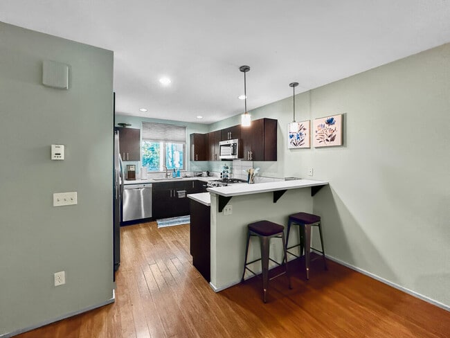 Photo - 2445A 55th Ave SW Unit SI ID1054557P