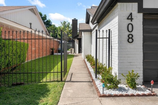 Photo - 408 Sycamore Ln