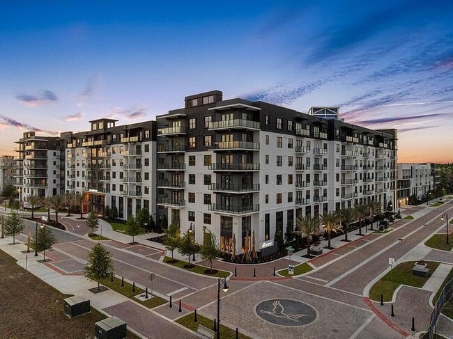 Building Photo - 425 Centerpointe Cir Unit S1