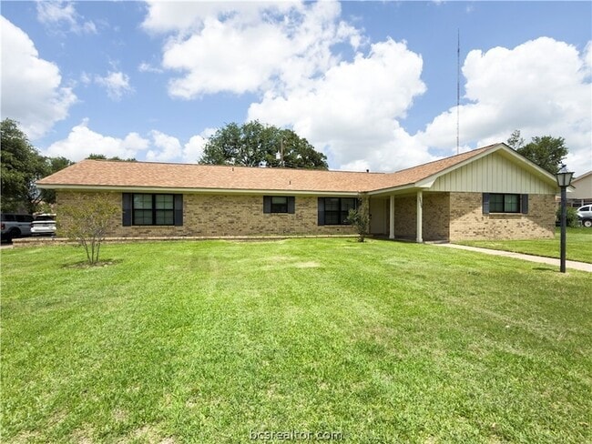 Photo - 2525 Willow Bend Dr