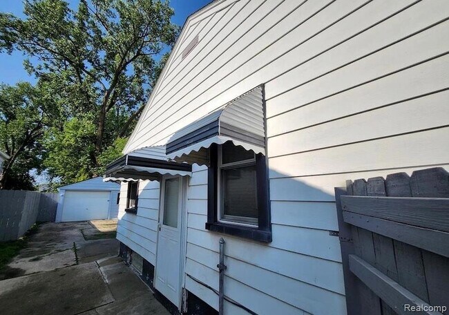 Photo - 1761 E Milton Ave