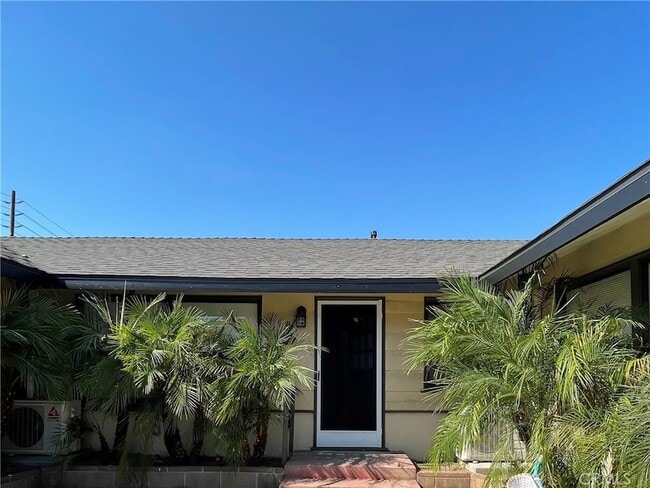 Building Photo - 1918 N Ontario St