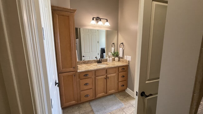 THE GATEWAY VILLAGE - Bathroom - The Gateway Village