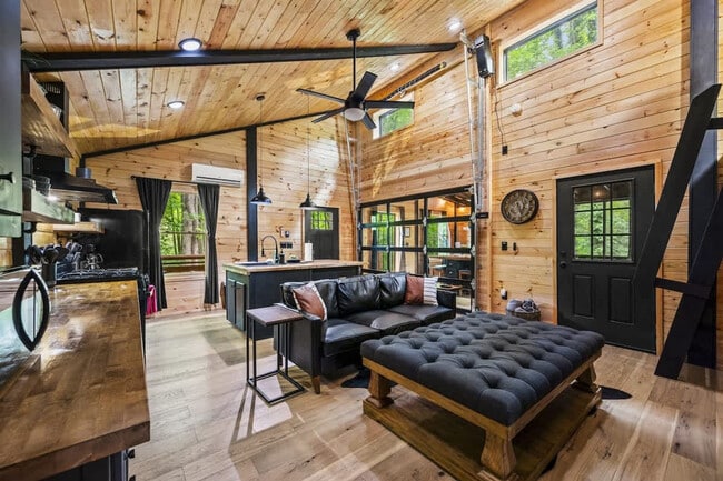 Building Photo - 4949 Ledford Rd Unit ID1051743P