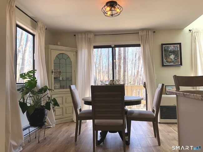 Photo - 355 Ledge Dr