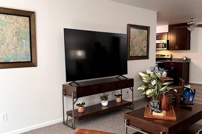 Building Photo - 475 E Merrill Ave Unit ID1253096P