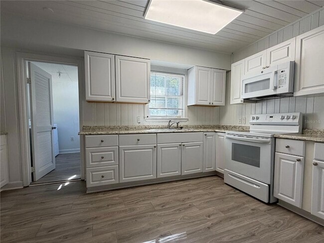 Photo - 1762 32nd St