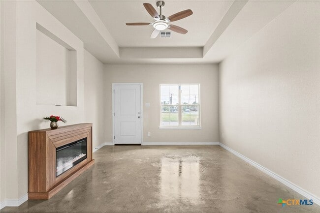 Photo - 414 W Avenue C