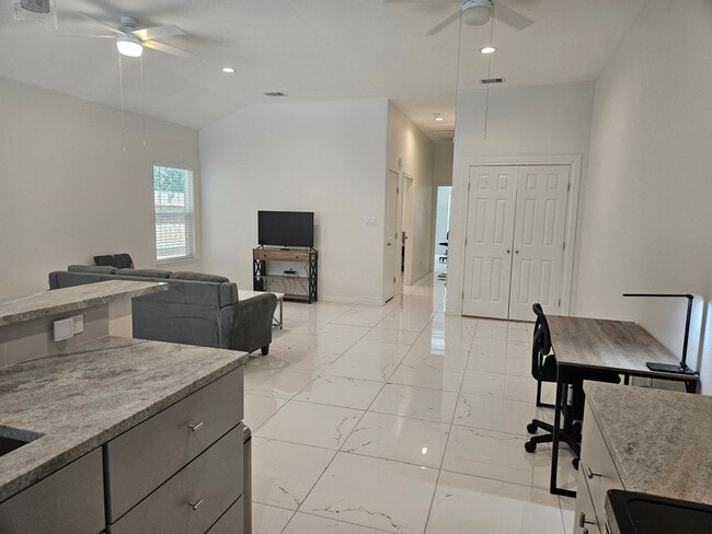 Photo - 702 5th St Unit ID1268422P